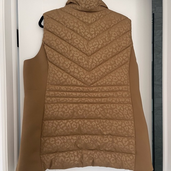 MICHAEL by Michael Kors Embossed Cheetah Print Puffer Vest in “Cognac” Size 2X - Picture 5 of 9